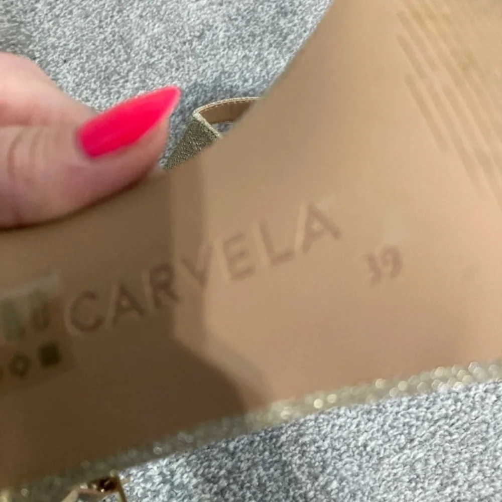 Carvela Elegant Gold Heels - Picture 5 of 6